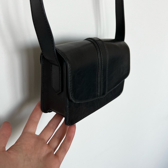 Urban outfitters black “camera” bag - Picture 2 of 3